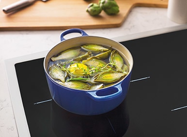 Adapts to Different Pot & Pan Sizes