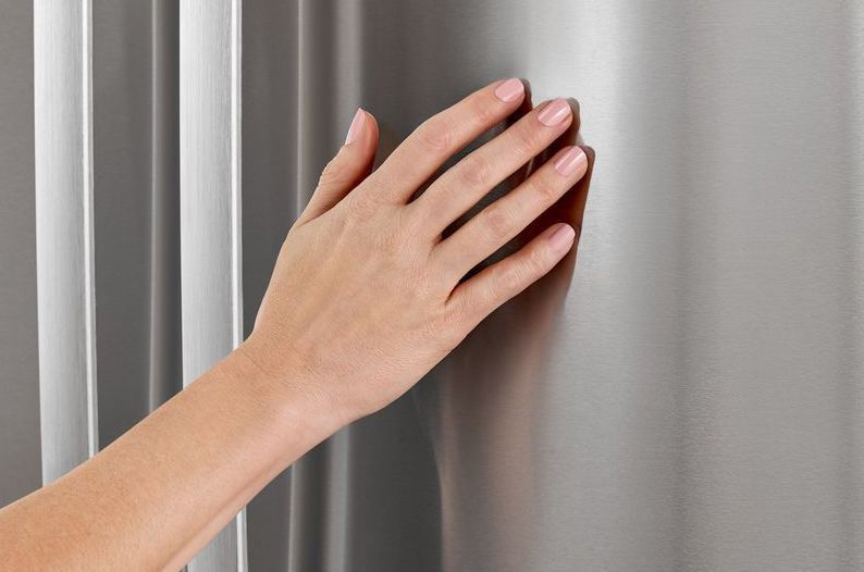 MCIM03176393_Easy_to_Clean_Exterior_Stainless_Steel_Fridge
