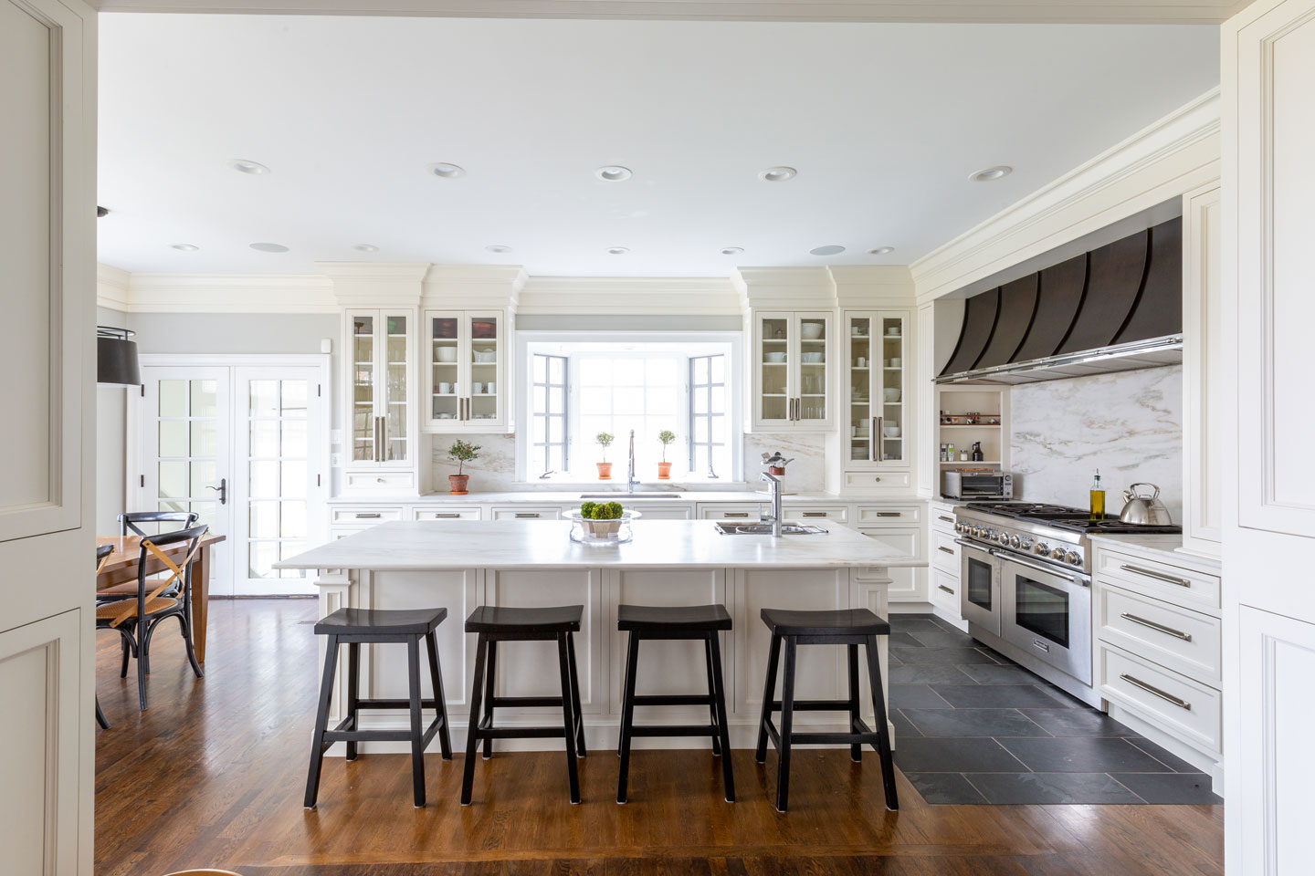 Black-and-white kitchen ideas 